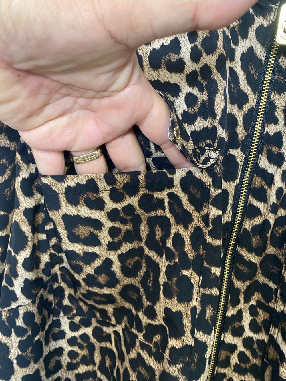 Michael Kors Plus Size 2X Brown Leopard Print Rolltab Sleeve Shirt Blouse Zip-up - Picture 3 of 9